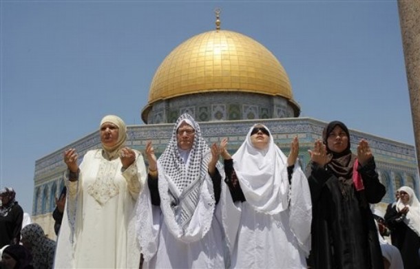 أفديك يا أقصاه بالدنيا وما ملكت يمين