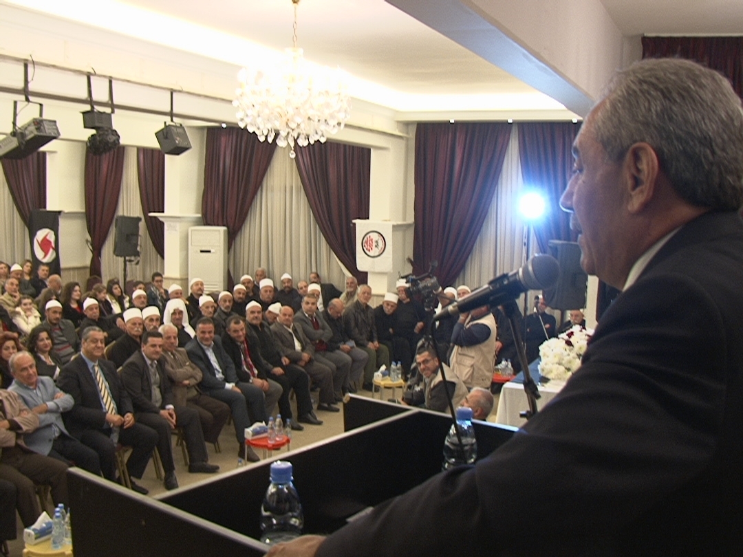 الحضور يستمع الى عريجي