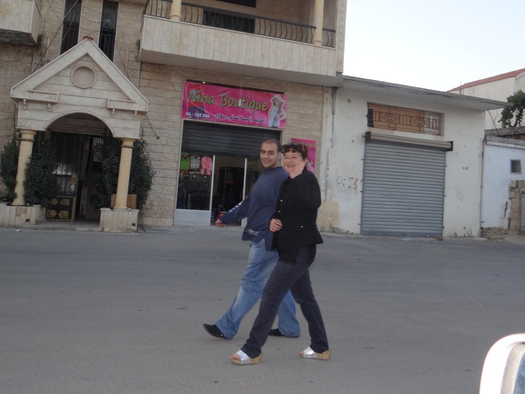 «نينا بوتيك» لبيع الألبسة النسائية والولادية والأحذية لكافة الاعمار. مقابل المدخل الغربي لـ \