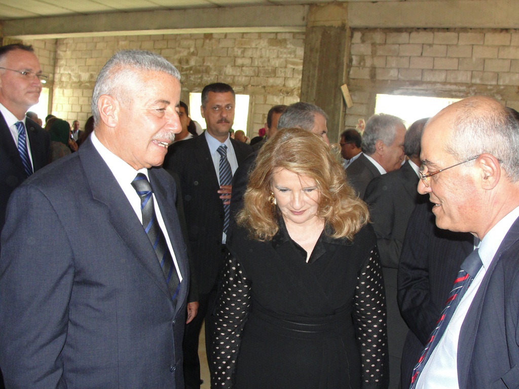 الوزيرة ليلى الصلح حمادة تتوسط الأستاذ سعيد الضاوي والوزير الدكتور كرم كرم