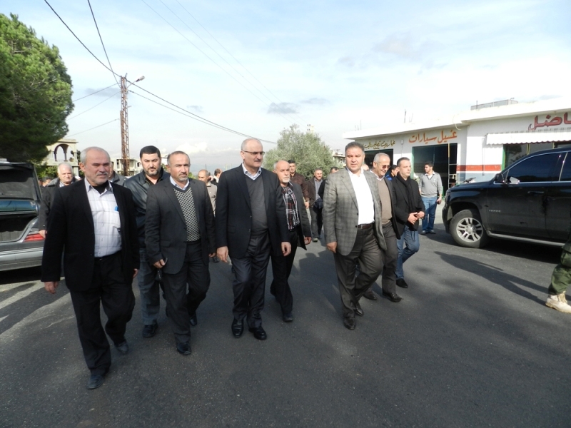 الوزير خليل  خلال جولته والنائب علي فياض على عدد من قرى اتحاد بلديات جبل عامل لتدشين الطرق فيها بعد تعبيدها مؤخراً،