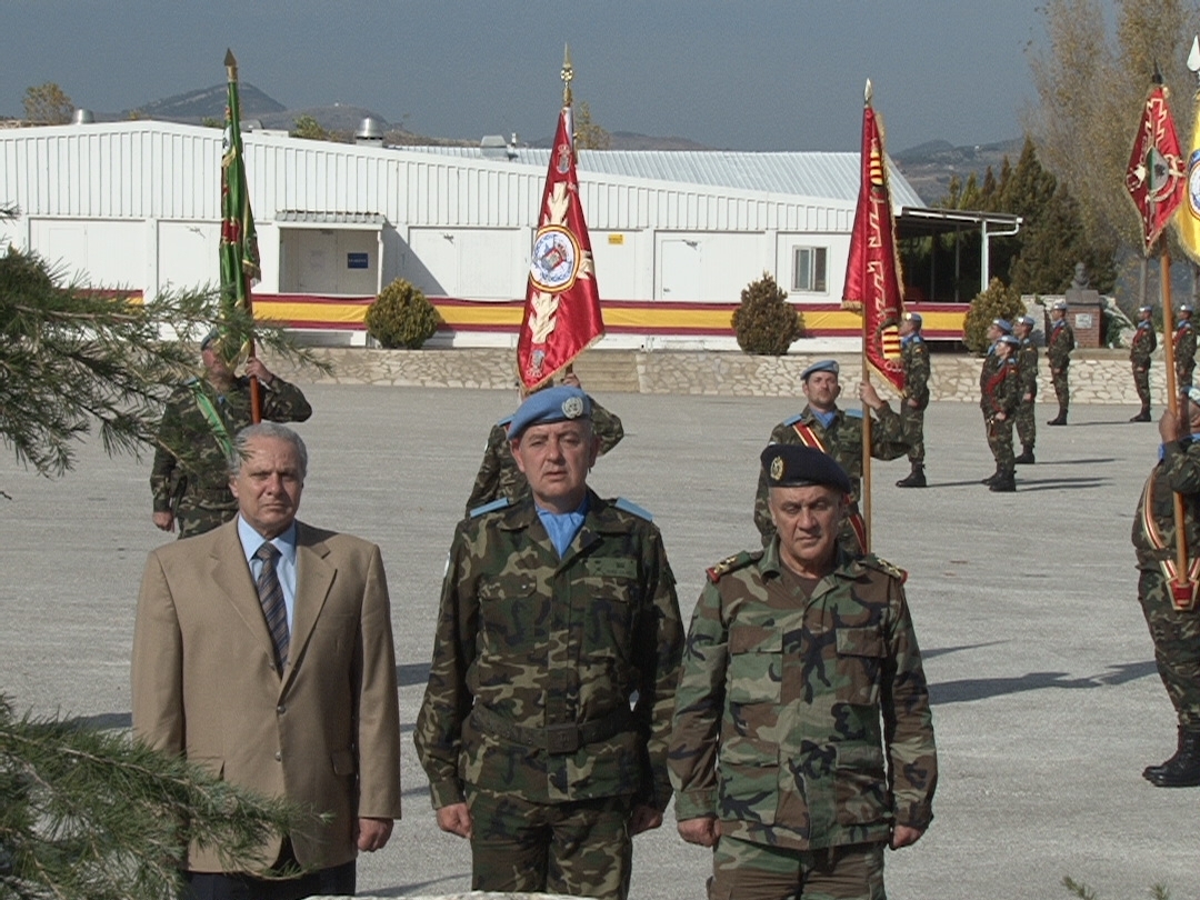 الجنرال رويث يحيط به القائمقام الحايك والعميد الحجار