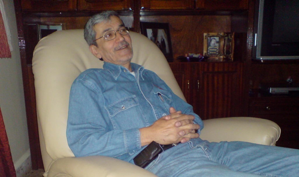 السيد أبو حسين علي العجوز كان قوياً وصلباً، ورغم آلامه لم تكن الإبتسامة تفارق محياه