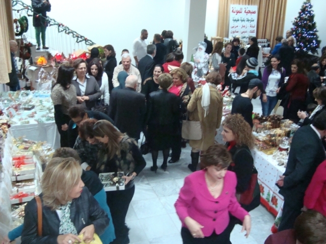 جولة في ارجاء معرض الميلاد لجمعية الشابات في مرجعيون