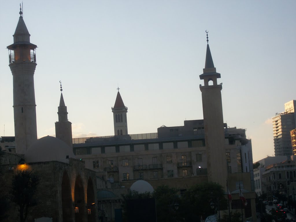 ماذا قدمت لنا المساجد والكنائس.. ألم يحن الوقت بعد كي نفتح كوّة أو ثقب مهما كان صغيراً في جدار الزمن العربي الميت ونستبدل الدين بالعلم؟ 