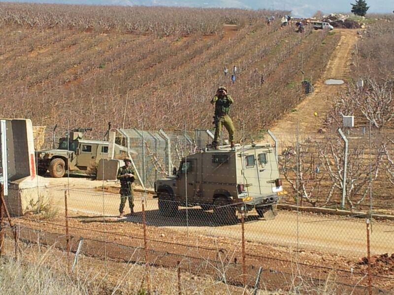 دورية للعدو تراقب الأشغال قبالة كفركلا
