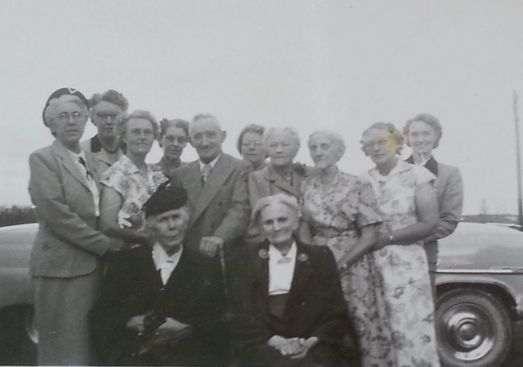صورة قديمة لعائلة كندية تعود الى العام 1954