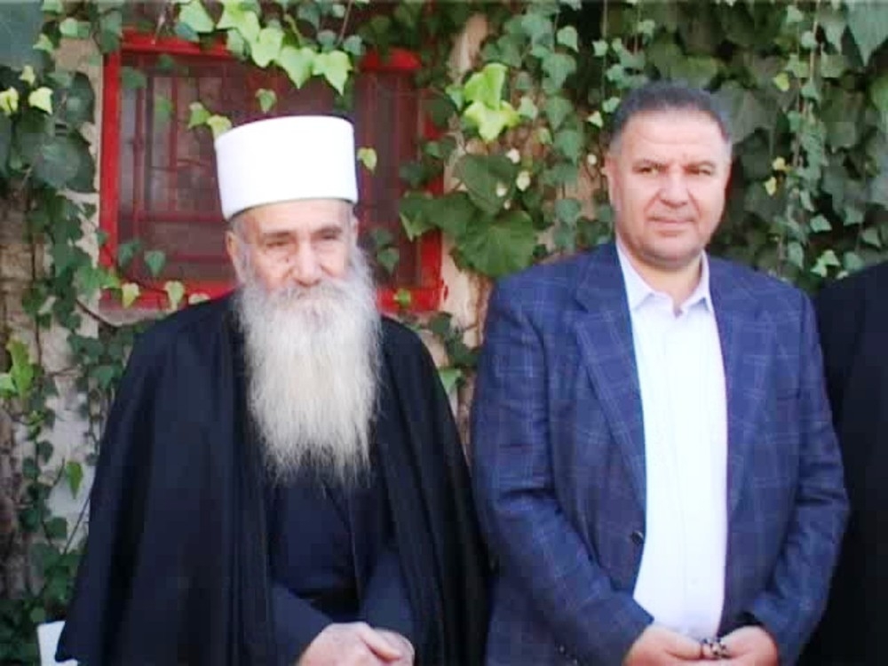 النائب  علي فياض وال جانبه الشيخ غالب قيس