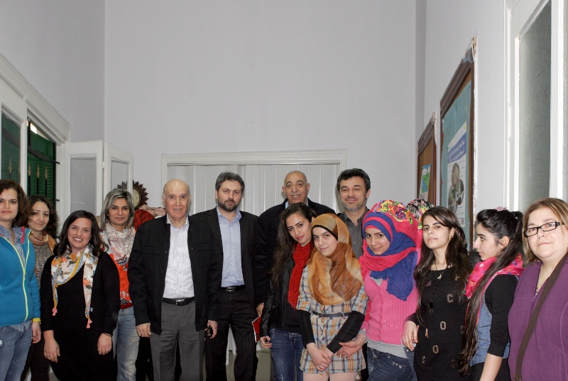 مهنا يستقبل الوفد البرلماني الايطالي في مركز عامل في حارة حريك