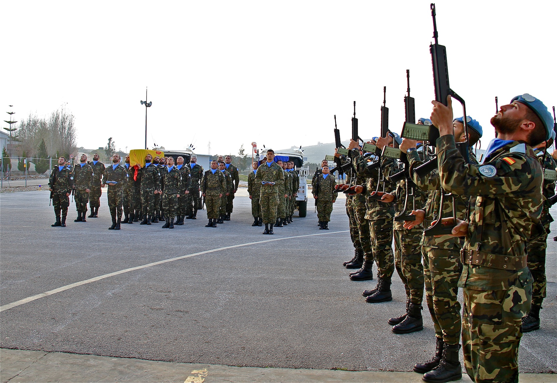 مراسم تشييع العنصرين الدوليين بحضور الجنرال سيرا وسفيرة أسبانيا في لبنان