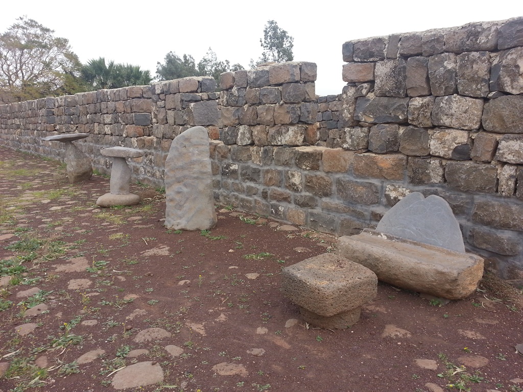 في مشغل النحّات «كرم الله عبدالله» ناسك الحجر