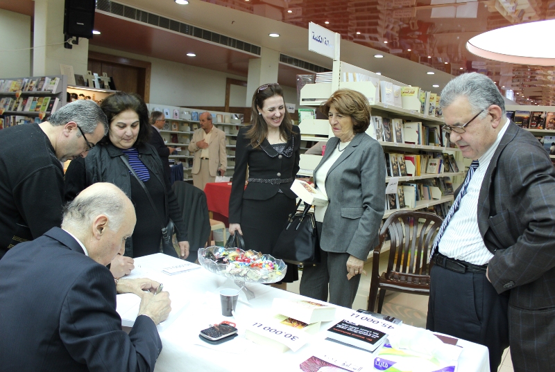 طاولة مستديرة حول كتاب د. كامل مهنا «ملحمة الخيارات الصعبة»