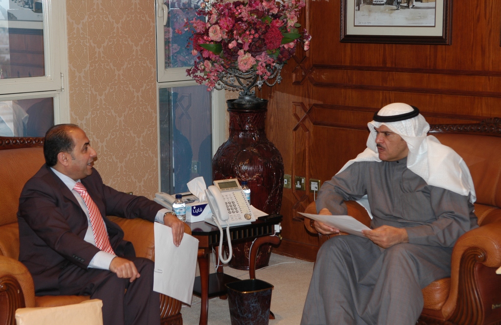 وزير الإعلام الكويتي وشوقي دلال خلال إطلاق المسابقة