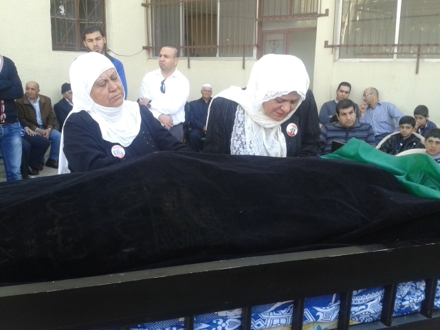 والدة الشاب هادي قصب ترثيه