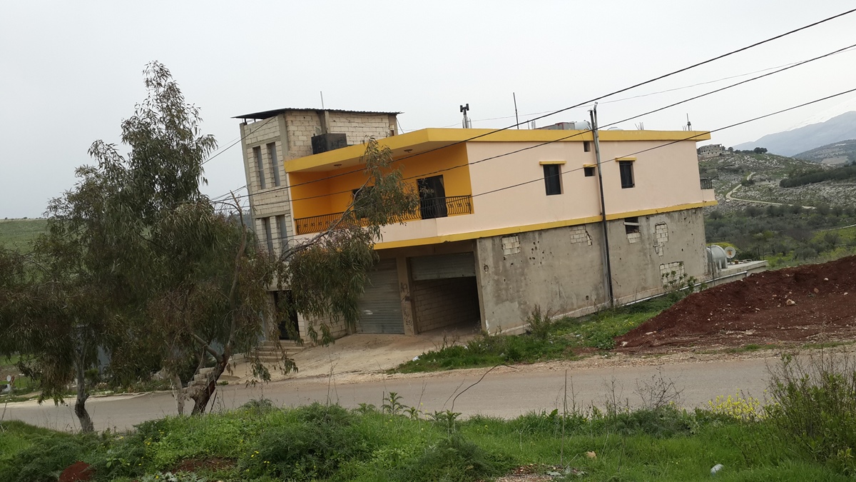 منزل من ثلاث طبقات، معروض للبيع في الخيام