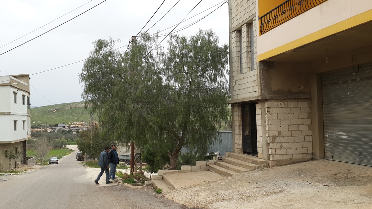 شمالا يطل على نبع ابل