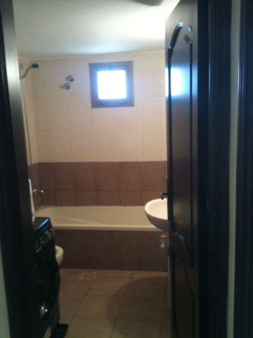 شقة حديثة البناء بمواصفات جيدة واطلالات رائعة معروضة للبيع في الخيام