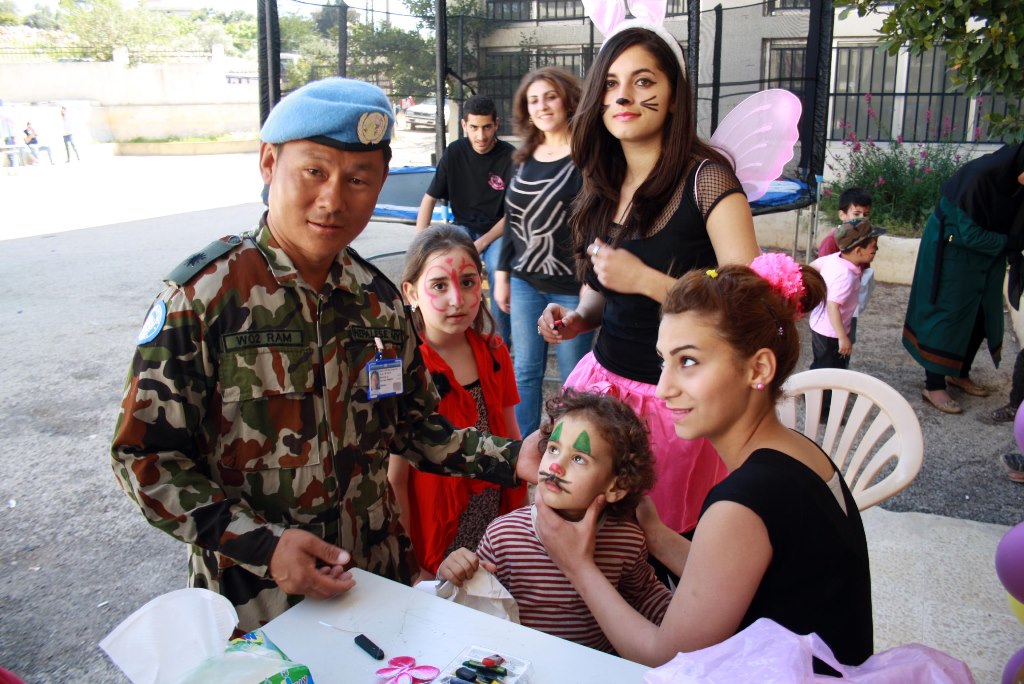 مهرجان وهدايا في حولا للترفيه عن الاطفال السوريين واللبنانيين