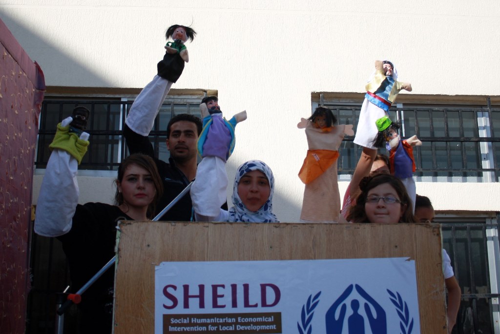 مهرجان وهدايا في حولا للترفيه عن الاطفال السوريين واللبنانيين