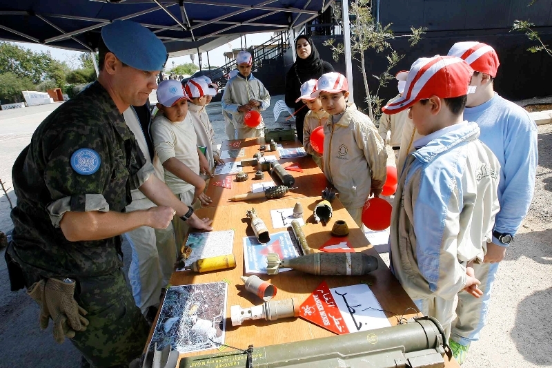 عرض للالغام والقنابل المنتشرة في جنوب لبنان جراء عدوان تموز