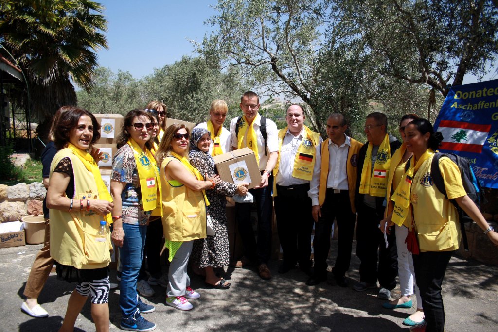 توزيع مئتي حصة غذائية على عائلات سورية نازحة في المنطقة