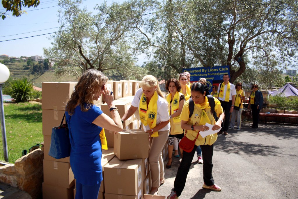 توزيع مئتي حصة غذائية على عائلات سورية نازحة في المنطقة