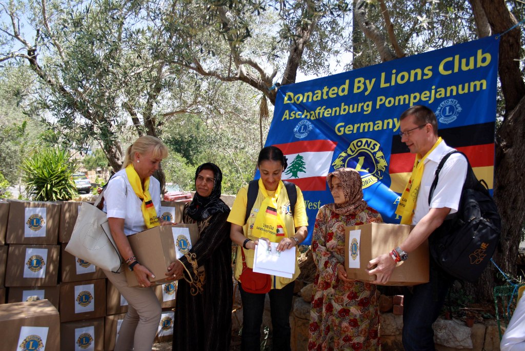 توزيع مئتي حصة غذائية على عائلات سورية نازحة في المنطقة