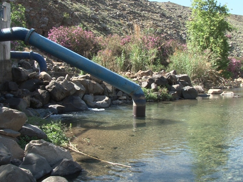 نبع نهر الوزاني ويدت المضخات عليه