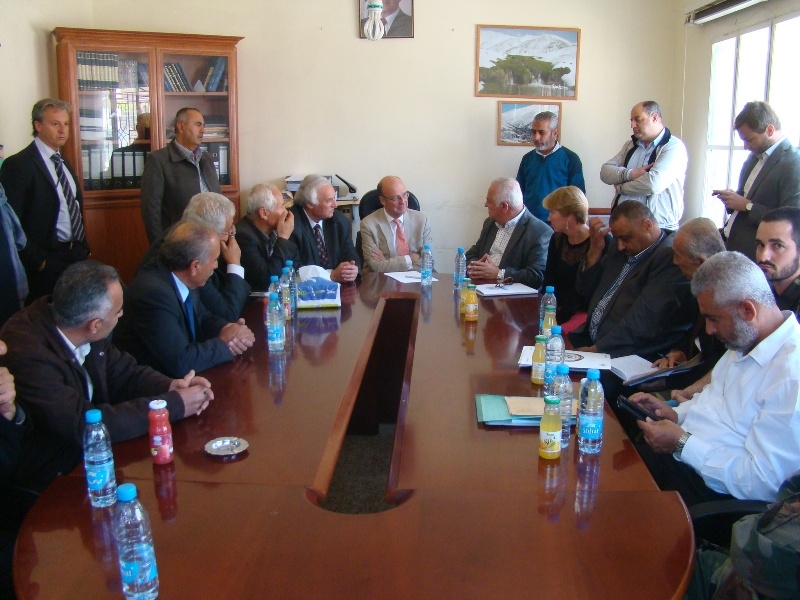 ممثل الامين العام للامم المتحدة بلامبلي يتفقد الخط الأزرق والنازحين السوريين