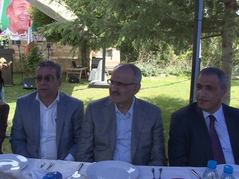 الوزير خليل والنائبين هاشم وبزي خلال مأدبة الغذاء في بلاط