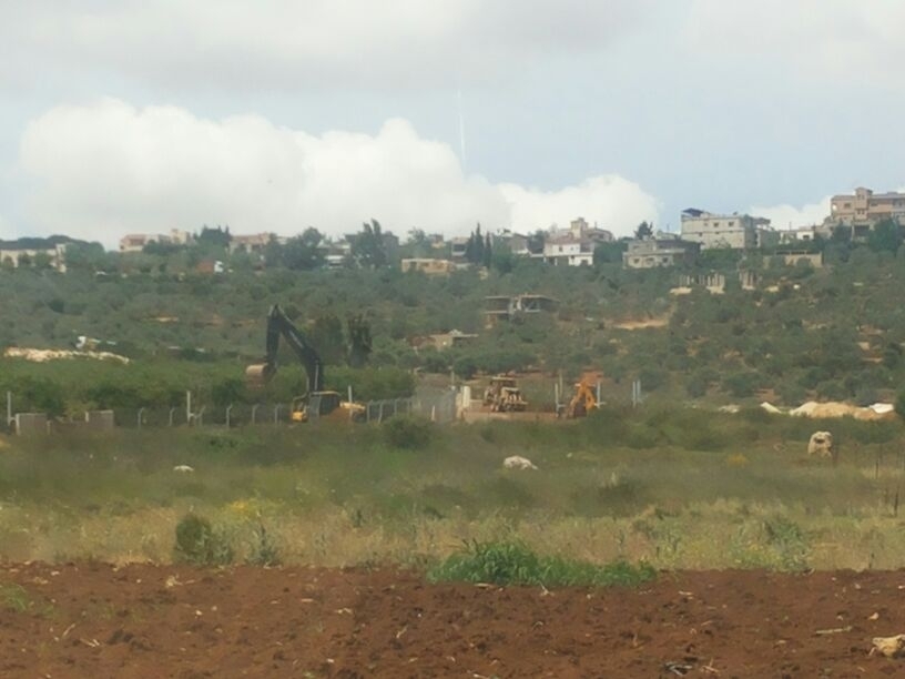 ورشة أشغال للعدو بمحاذاة السياج التقني الفاصل قبالة سهل مرجعيون