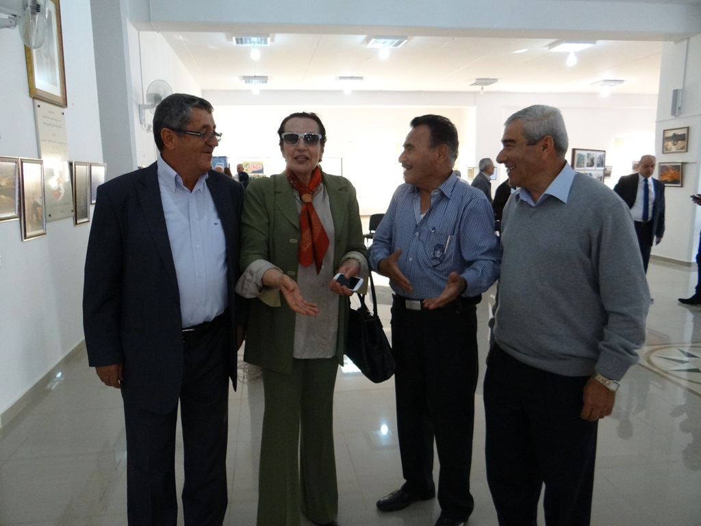 المحامية وداد يونس، ريسة الهيئة الإدارية لنادي الخيام الثقافي الإجتماعي، خلال أحد الأنشطة الثقافية