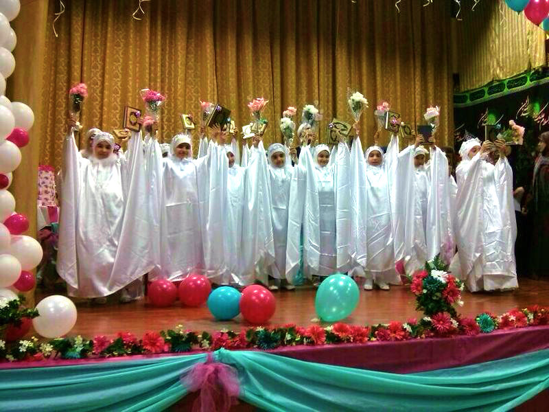 الاحتفاء بالفتيات المكلفات حديثاً في العاصمة الكندية أوتاوا