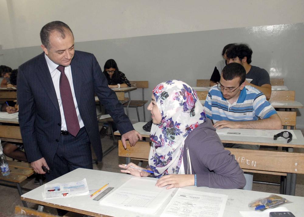  الوزير بو صعب يتفقد عملية سير امتحانات الثانوية العامة في المناطق