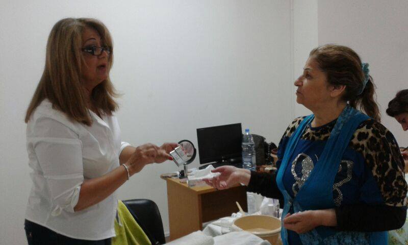 يوم تطوعي أقامته أخصائيات التجميل لسيدات الخيام 