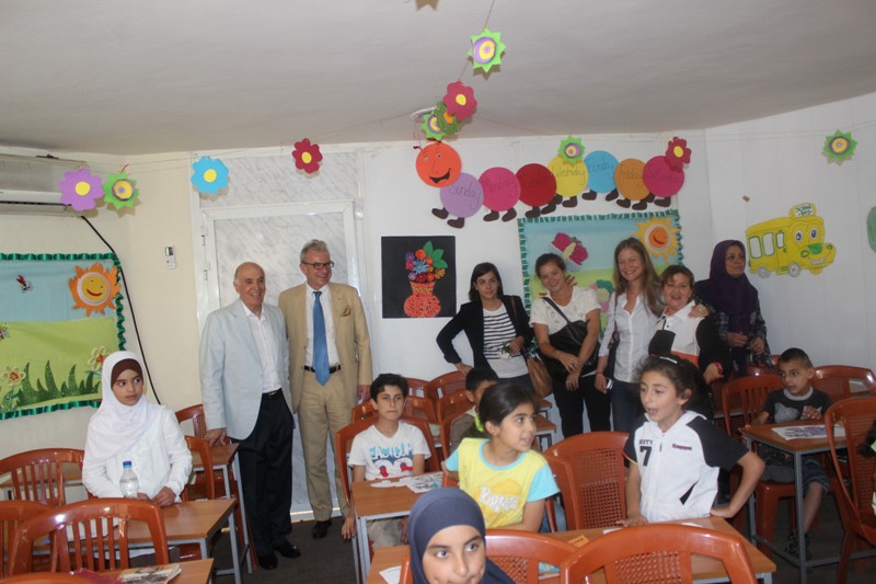 مهنا يستقبل السفير الفرنسي في مركز عامل في الخيام