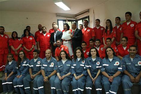 المتطوّعون مع رئيس بلدية مرجعيون آمال الحوراني وعقيلته ريما