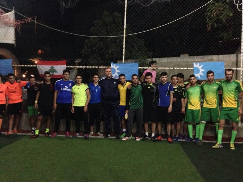 منسق المستقبل هاجر في صورة   تذكارية