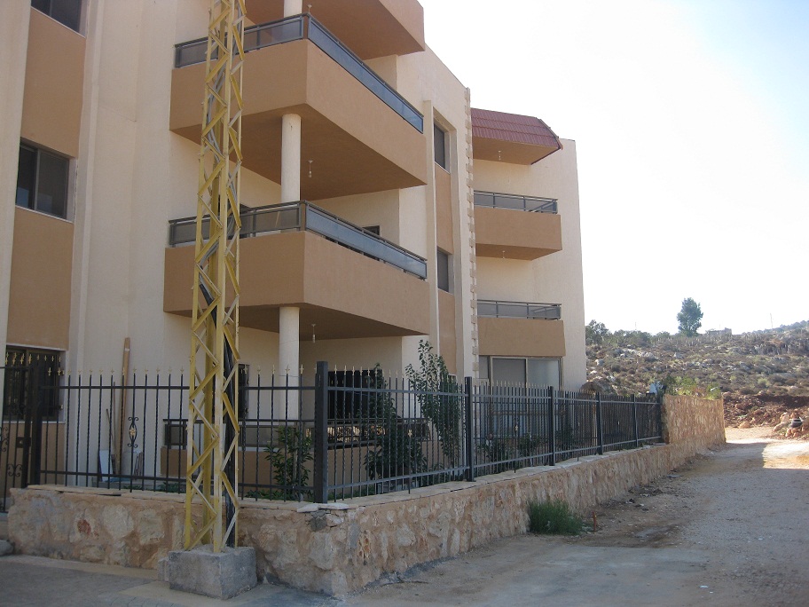 شقتان فقط بقيتا معروضتين للبيع في مشروع السيد علي السكني في الخيام، بمساحة 160 مترتاً مربعاً لكليهما..  