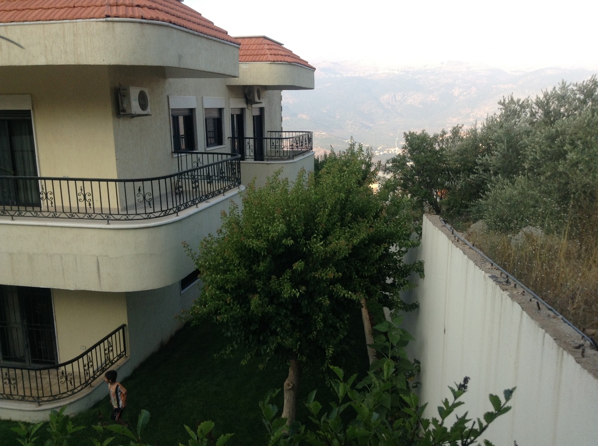 منزل تريبلكس رائع، ذات إطلالات جميلة، معروض للبيع في الخيام