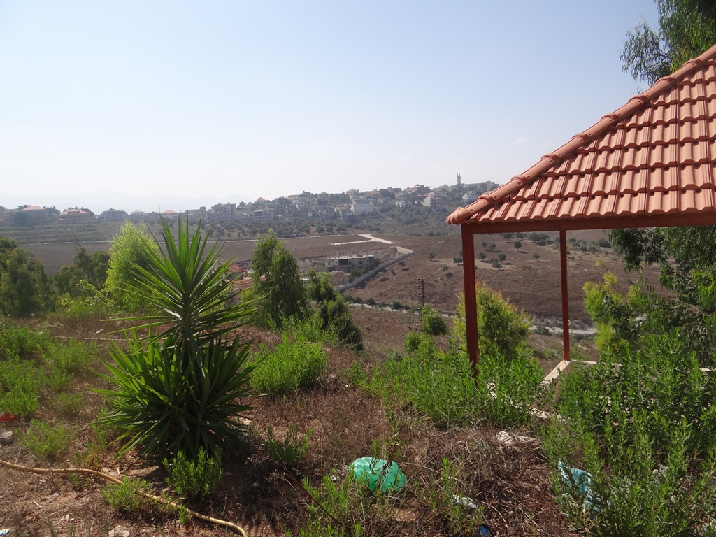 عقار، في موقع رائع، يحتوي على منزل تريبلكس، ذات اطلالات جميلة معروض للبيع في الخيام