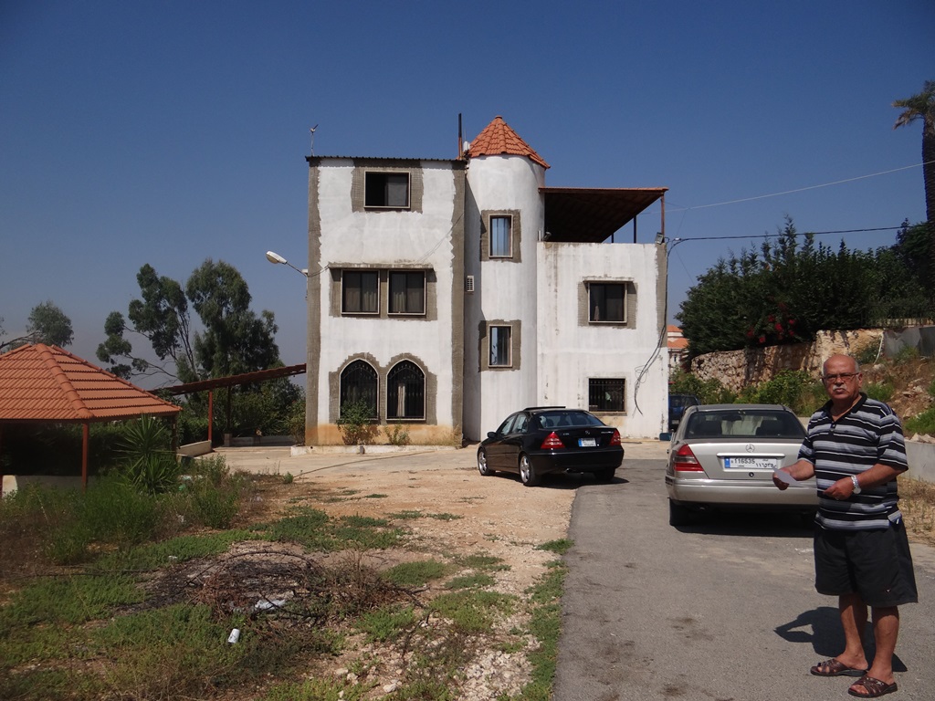 عقار، في موقع رائع، يحتوي على منزل تريبلكس، ذات اطلالات جميلة معروض للبيع في الخيام