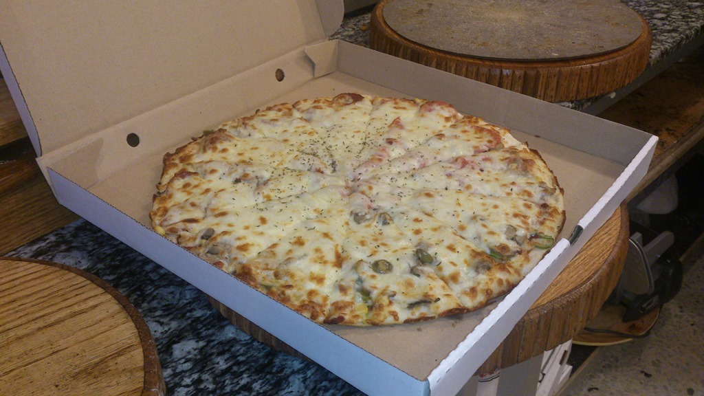 مطعم بيتزا هوم.. سمة خيامية بارزة في المنطقة بتقديم الوجبات السريعة اللذيذة