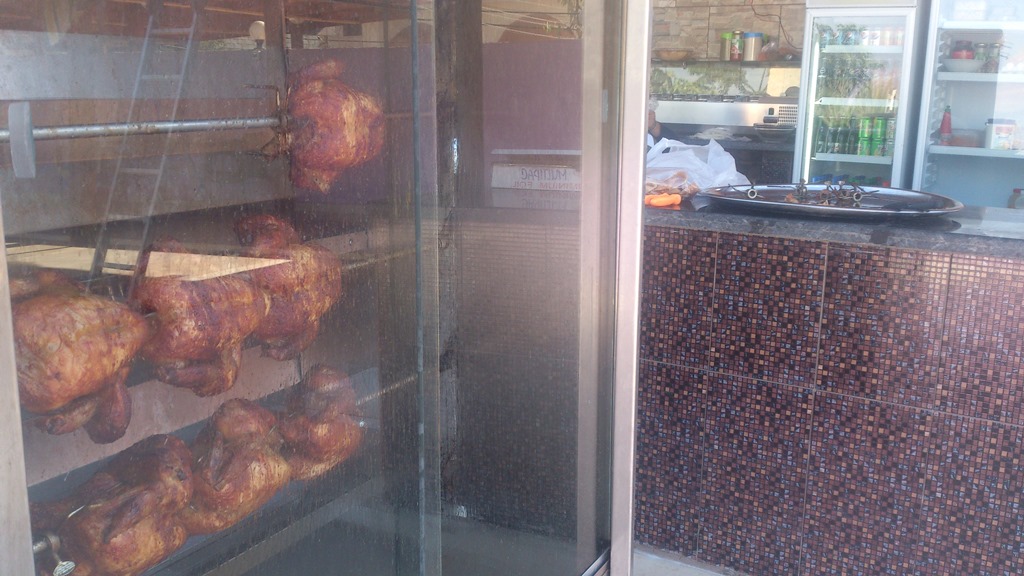 مطعم بيتزا هوم.. سمة خيامية بارزة في المنطقة بتقديم الوجبات السريعة اللذيذة