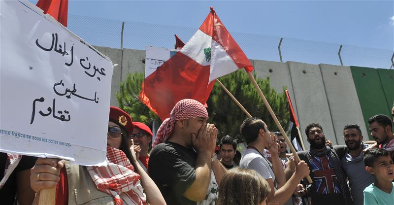 رغماً عن الجدار.. ما تزال بوابة فاطمة تسقطب المنددين بالإجرام الإسرائيلي (علي لمع)