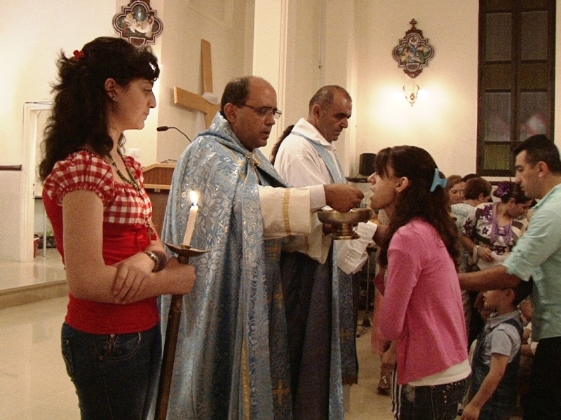 قداس في كنيسة سيدة الخلاص المارونية