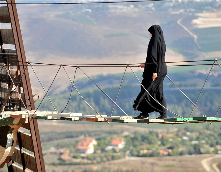 بين الأرض والسماء وهواء فلسطين في مارون الراس (علي لمع)