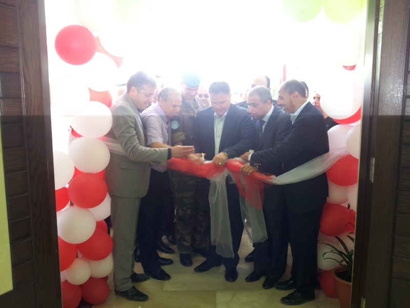 قص شريط افتتاح القصر البلدي في الطيبة.