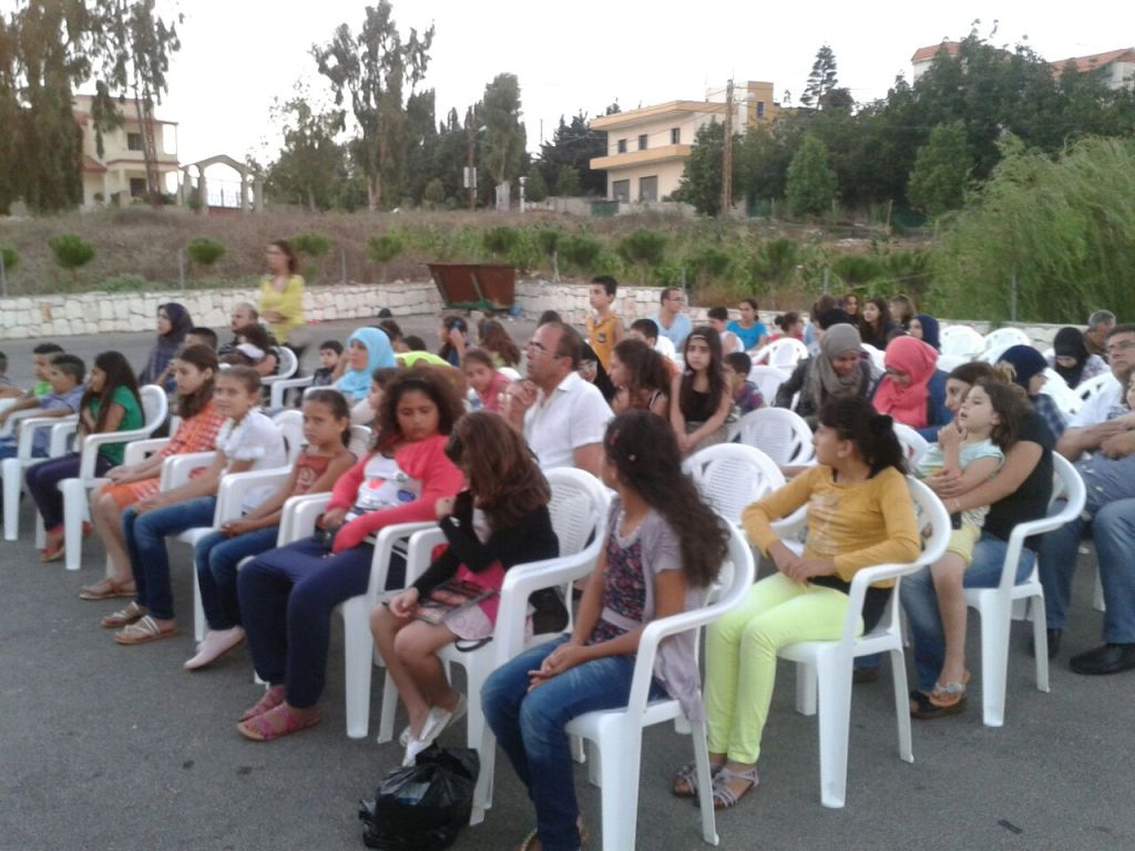 جانب من مشاهدي السينيكارافان