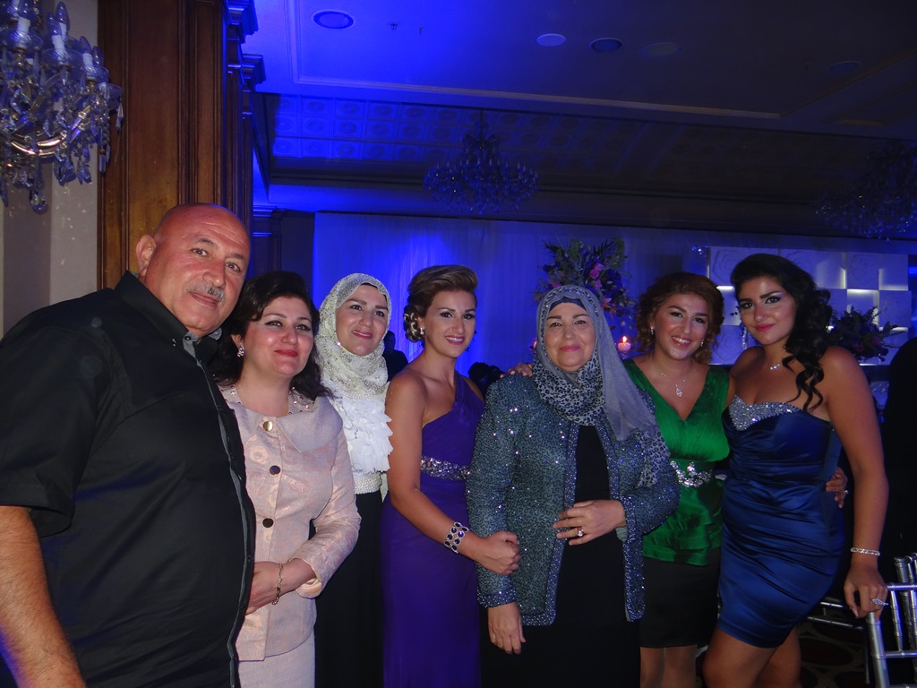 خالة العروس، الحاجة أم خالد الرحيّم، وأفراد من أسرتها وصهرها أحمد عباس عواضة